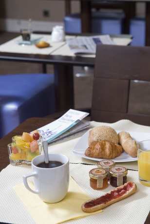 Imagen del bar/restaurante del Apartahotel Adagio Paris Haussmann Champs Elys&eacute;es. Foto 4