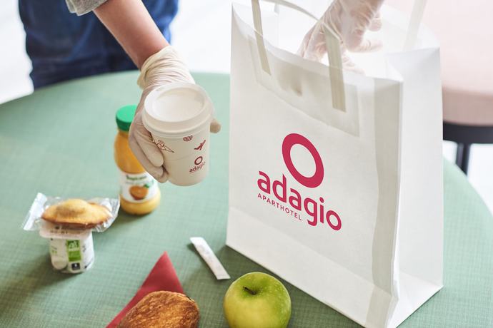 Imagen del bar/restaurante del Apartahotel Adagio Paris Montmartre. Foto 10