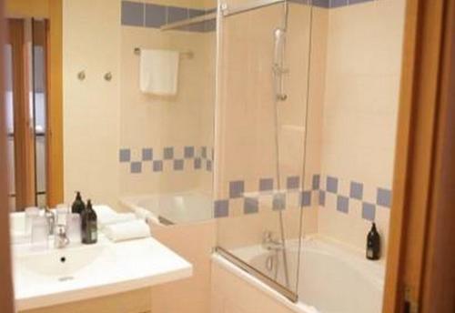 Imagen de la habitación del Apartahotel Adagio Paris XV. Foto 14