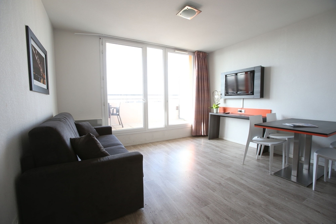 Imagen de los interiores del Apartahotel Adonis Paris Sud. Foto 15