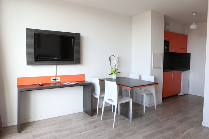 Imagen de la habitación del Apartahotel Adonis Paris Sud. Foto 11