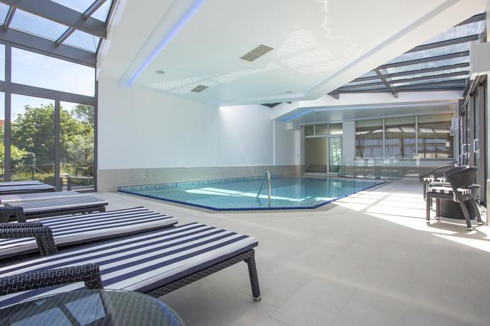 Imagen de la piscina del Apartahotel Adrion. Foto 15