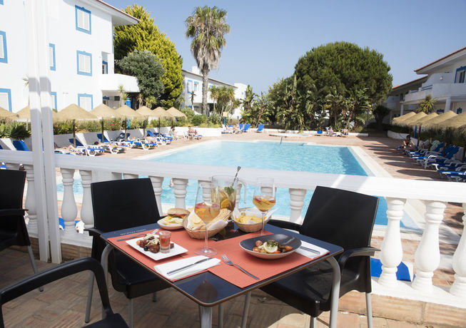 Imagen de los interiores del Apartahotel Agua Hotels Vila Branca. Foto 8