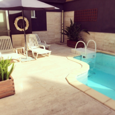 Imagen de la piscina del Apartahotel Alexandra, Tarragona. Foto 9