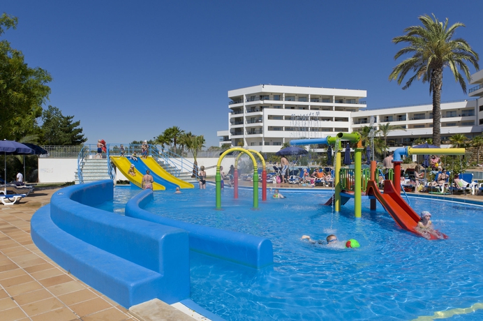 Imagen de la piscina del Apartahotel Alfagar. Foto 12