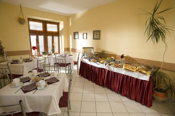 Imagen del bar/restaurante del Apartahotel Andel Apartmany. Foto 2