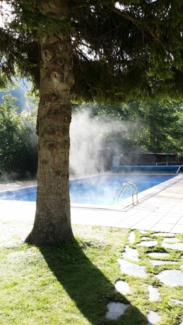 Imagen de la piscina del Apartahotel Annapurna. Foto 16