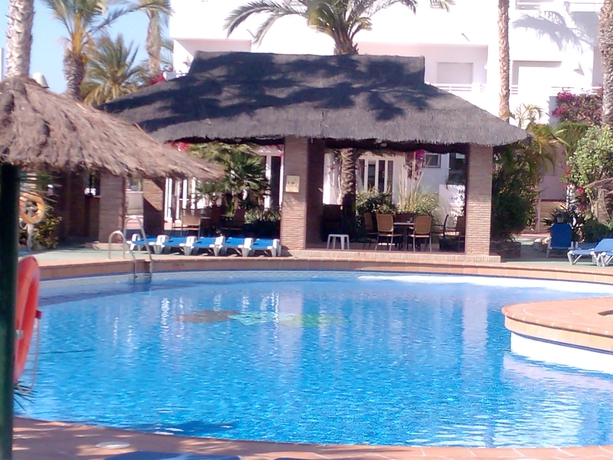 Imagen de la piscina del Apartahotel Apartamentos Mexico. Foto 14