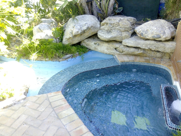 Imagen de la piscina del Apartahotel Apartamentos Mexico. Foto 15