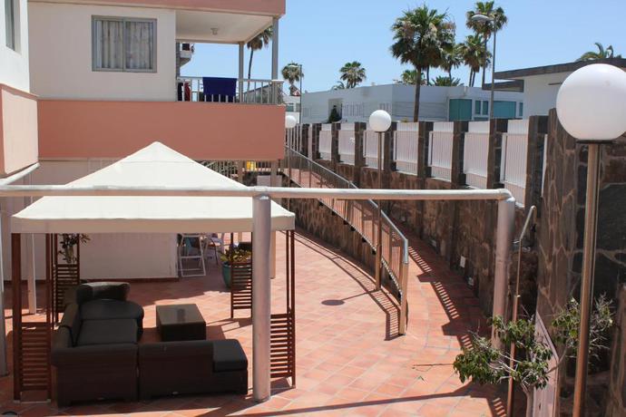 Imagen de los exteriores del Apartahotel Apartamentos Oasis Sol. Foto 8