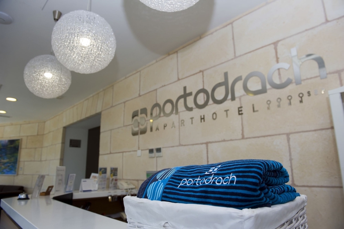 Imagen de los interiores del Apartahotel Apartamentos Portodrach. Foto 15