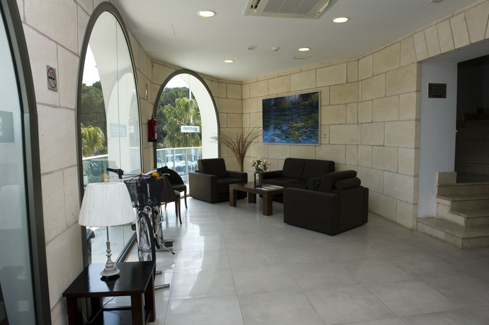 Imagen de los interiores del Apartahotel Apartamentos Portodrach. Foto 19