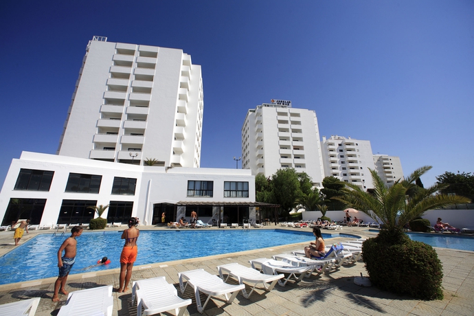 Imagen de los exteriores del Apartahotel Apartamentos Turísticos Janelas Do Mar. Foto 3