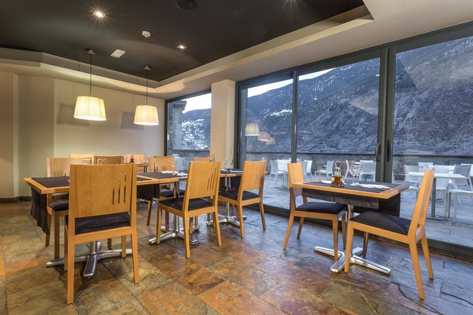 Imagen del bar/restaurante del Apartahotel Apartaments Shusski. Foto 10