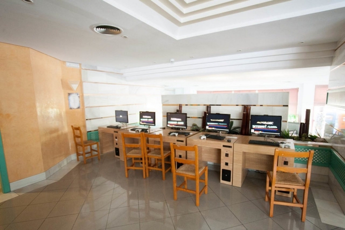 Imagen general del Apartahotel Aquasol, Palmanova. Foto 15