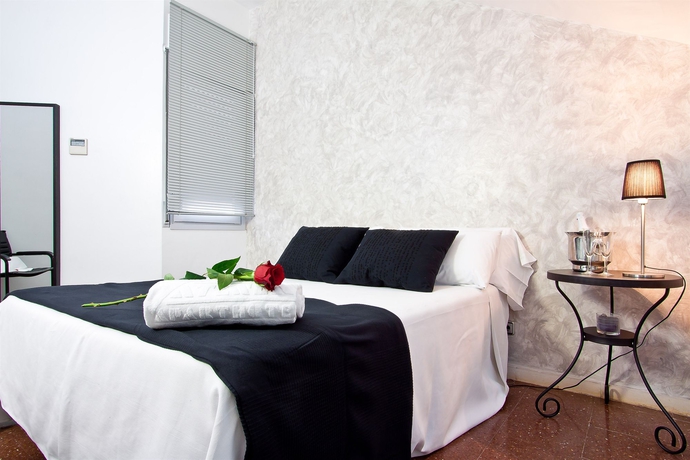 Imagen de la habitación del Apartahotel Atenea Calabria. Foto 5