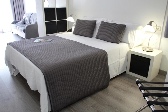 Imagen de la habitación del Apartahotel Atenea Calabria. Foto 6