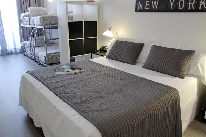 Imagen de la habitación del Apartahotel Atenea Calabria. Foto 7