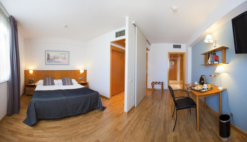 Imagen de la habitación del Apartahotel Atenea Valles. Foto 8