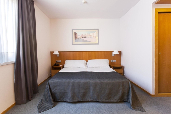 Imagen de la habitación del Apartahotel Atenea Valles. Foto 9