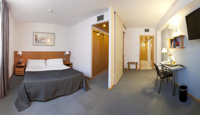 Imagen de la habitación del Apartahotel Atenea Valles. Foto 10