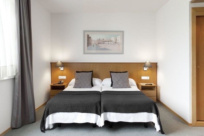 Imagen de la habitación del Apartahotel Atenea Valles. Foto 11