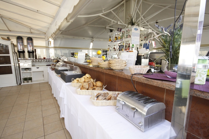 Imagen de la piscina del Apartahotel Atlantic Beach Club. Foto 17