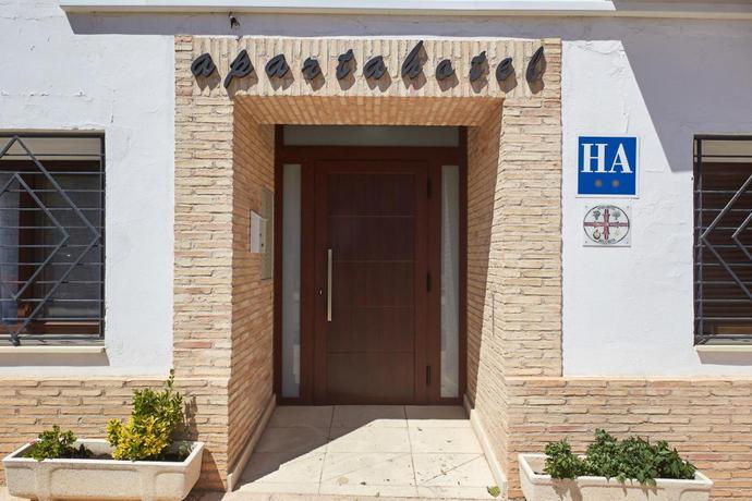Imagen de los exteriores del Apartahotel Belchite. Foto 12