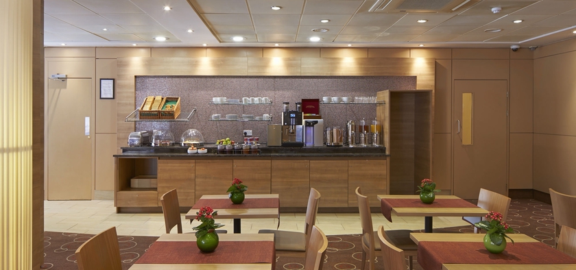 Imagen del bar/restaurante del Apartahotel CITADINES BARBICAN. Foto 3