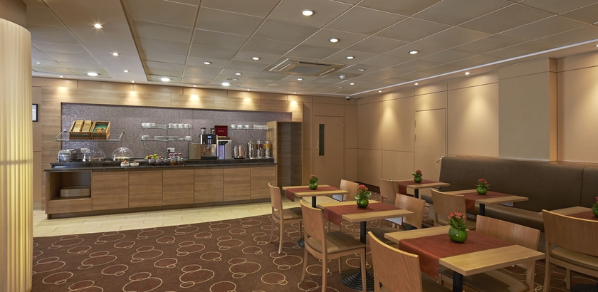 Imagen del bar/restaurante del Apartahotel CITADINES BARBICAN. Foto 4