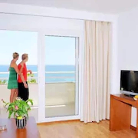 Imagen de la habitación del Apartahotel Cabot Cap de Mar Spa. Foto 6