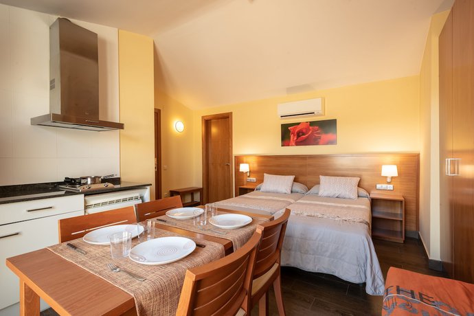 Imagen de la habitación del Apartahotel Cal Mar&ccedil;al. Foto 7