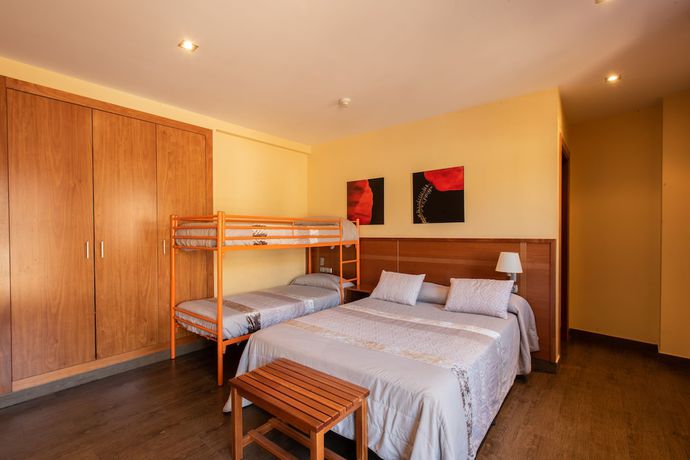 Imagen de la habitación del Apartahotel Cal Mar&ccedil;al. Foto 10