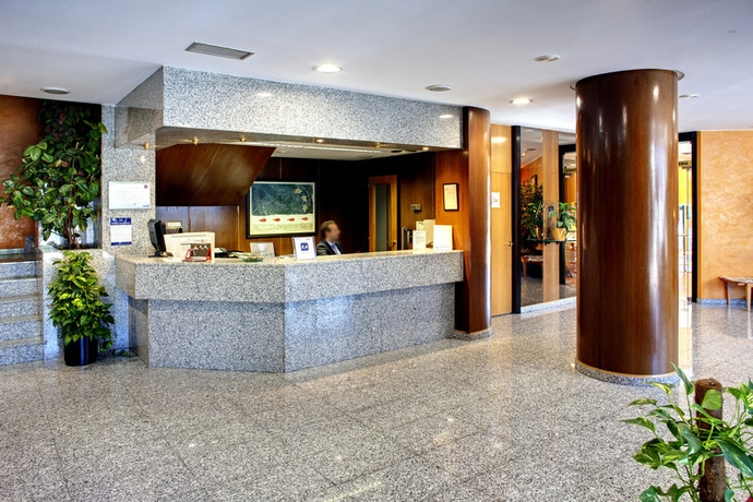 Imagen de los interiores del Apartahotel Campus, Oviedo. Foto 18