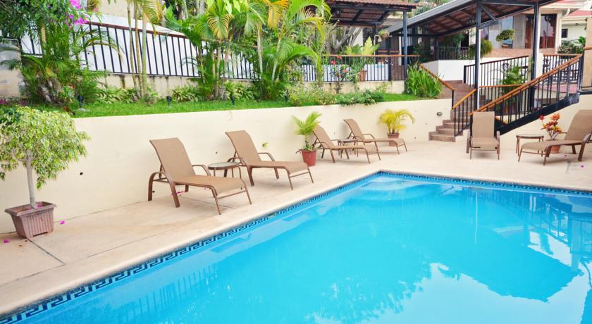 Imagen de la piscina del Apartahotel Casa Reflejos. Foto 8