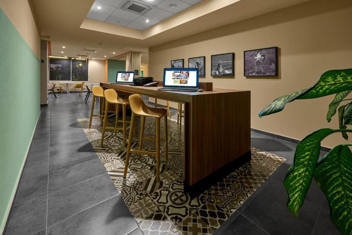 Imagen de los interiores del Apartahotel City Express Suites Cabo San Lucas. Foto 10