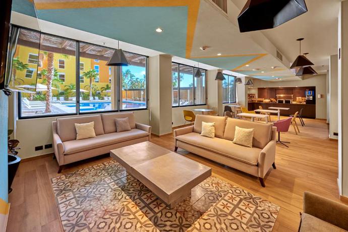 Imagen de los interiores del Apartahotel City Express Suites Cabo San Lucas. Foto 12