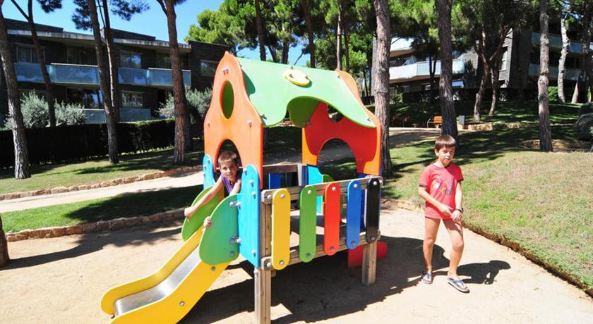 Imagen de los exteriores del Apartahotel Ciutat De Palol. Foto 8