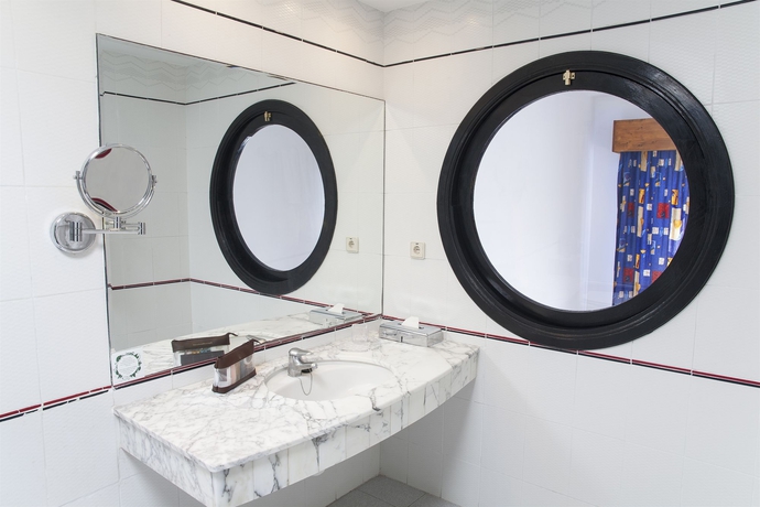 Imagen de la habitación del Apartahotel Club Cala Blanca. Foto 2