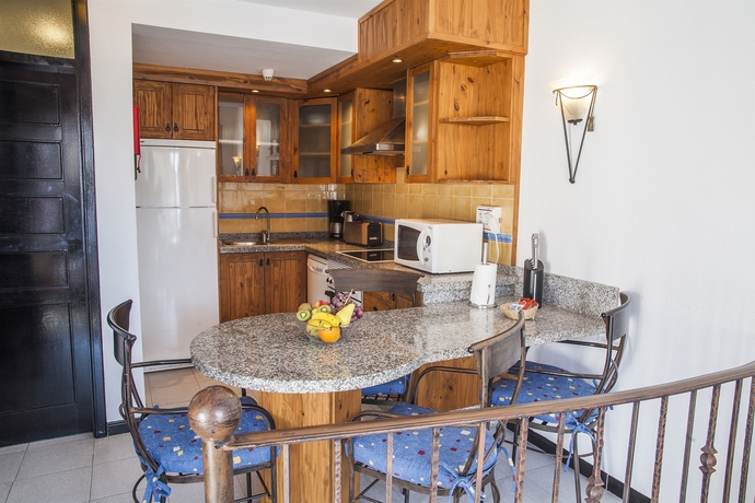 Imagen de la habitación del Apartahotel Club Cala Blanca. Foto 3