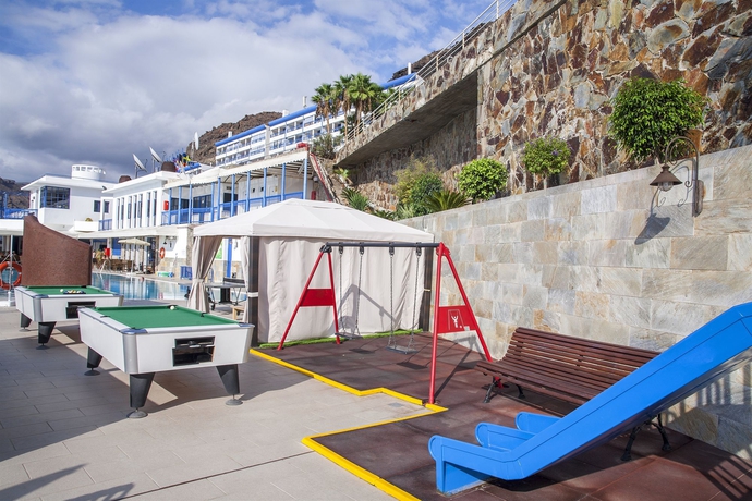 Imagen de los exteriores del Apartahotel Club Cala Blanca. Foto 8