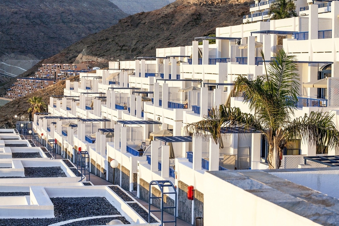 Imagen de los exteriores del Apartahotel Club Cala Blanca. Foto 9
