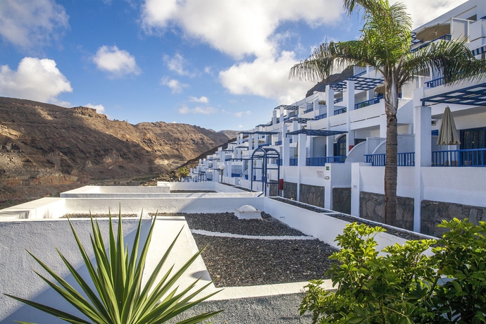 Imagen de los exteriores del Apartahotel Club Cala Blanca. Foto 10