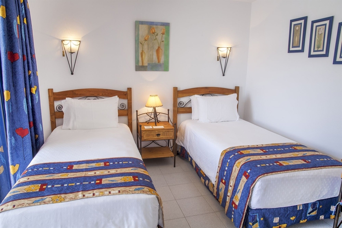 Imagen de la habitación del Apartahotel Club Cala Blanca. Foto 5