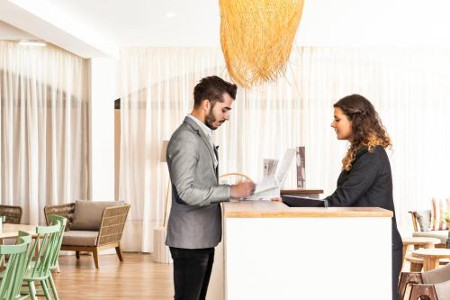 Imagen general del Apartahotel Clube Maria Luisa. Foto 4