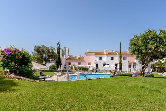 Imagen de los exteriores del Apartahotel Clube Vilarosa. Foto 9