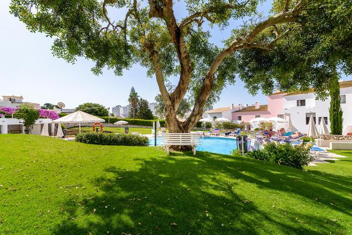 Imagen de los exteriores del Apartahotel Clube Vilarosa. Foto 12