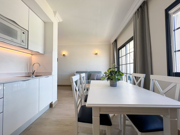 Imagen de la habitación del Apartahotel Cordial Marina Blanca. Foto 12