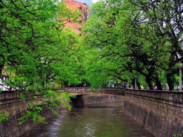 Imagen de los exteriores del Apartahotel Cordoba Inn Apart Hotel. Foto 6
