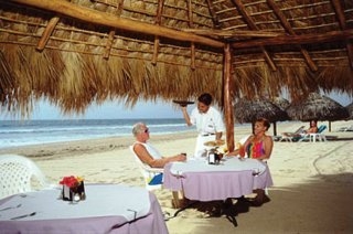 Imagen del bar/restaurante del Apartahotel Costa Bonita Mazatlan. Foto 3